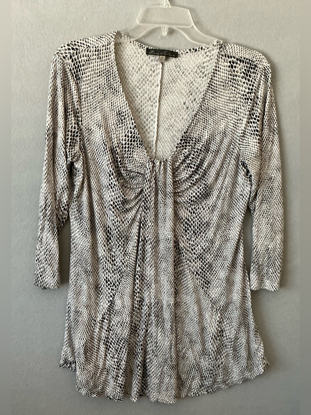 Rose Olive Python Print Blouse XL Gray Silver Ruched Drape Knit Long Sleeve Top